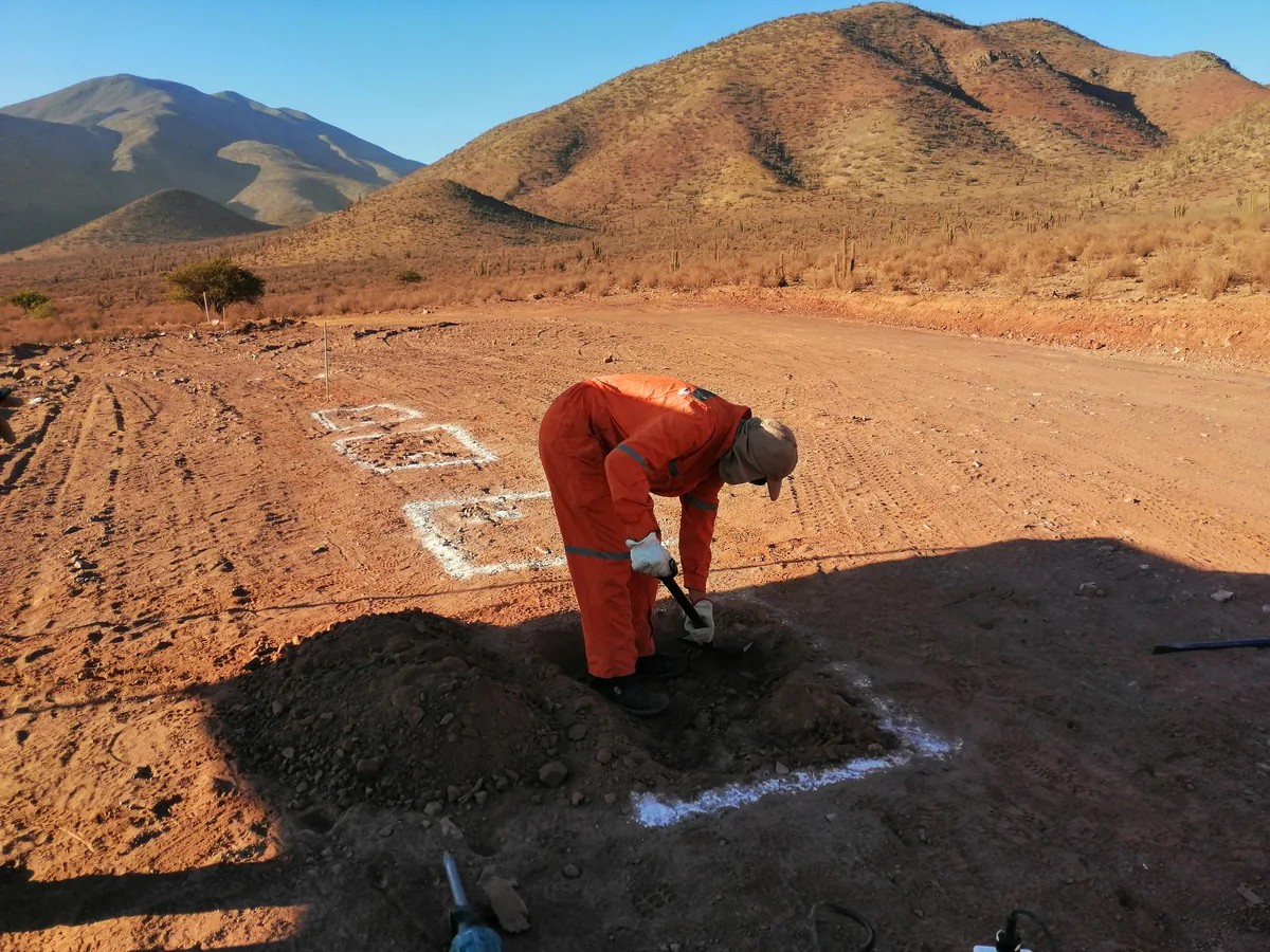 Excavación y fundación para estructura eléctrica en obra civil