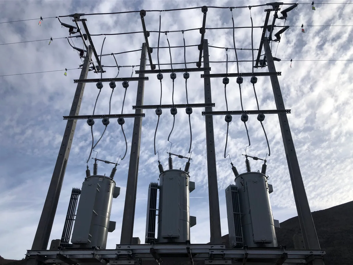 Banco regulador de voltaje de 23 kV ya energizado